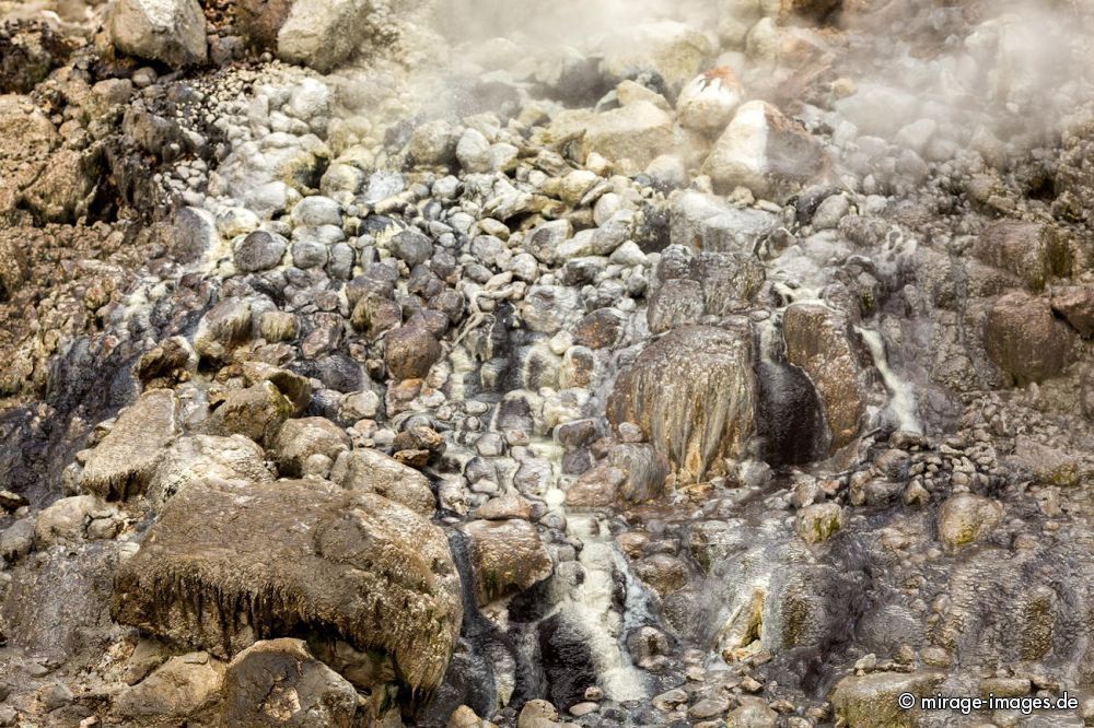 Hot Water
Schlüsselwörter: heiß, kochend, Wasser, malerisch, Tal, Regenwald, Landschaft, abgelegen, überwältigend, atemberaubend, Dampf, dampfen, feucht, Weg, Geologie, dramatisch, trekking, Tagesausflug, draussen, Schönheit, Geysir, unwirklich, gefährlich, Schwefel