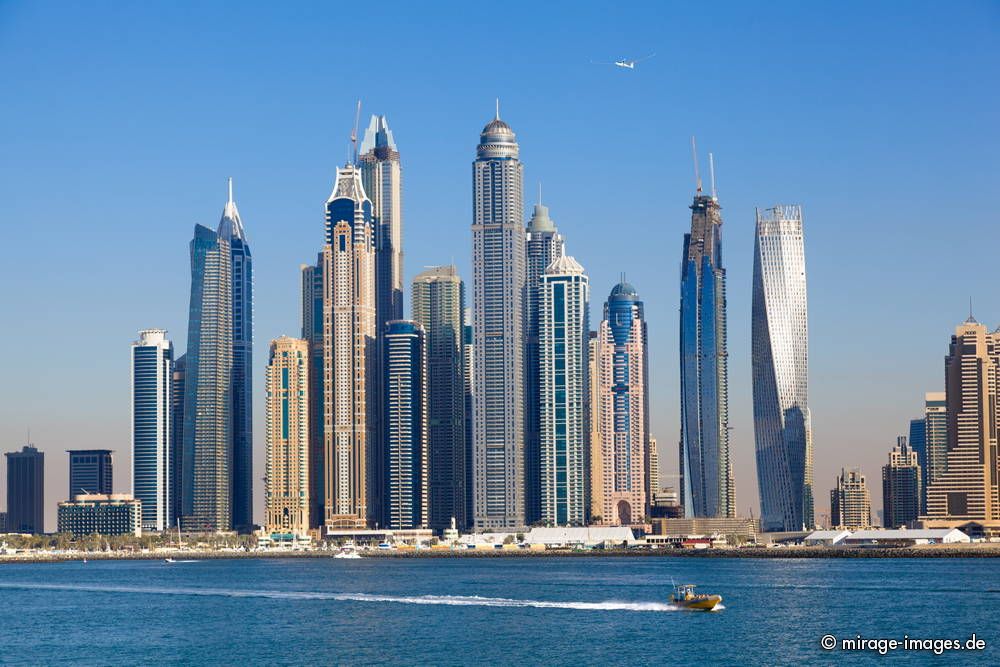 Skyline
Dubai Marina
Schlüsselwörter: Architektur Beton Hochhaus Macht Stärke Einfluss gross riesig gigantisch Stahl Großstadt gespentisch Gebäude grandios Wolkenkratzer künstlich Luxus Attraktion Fiktion Platz Traum futuristisch edel nobel großzügig verschwenderisch kostspielig feudal