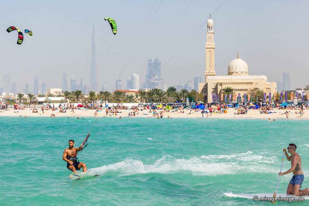 Kite Surfer and Standup Paddler
Jumeirah Kite Beach
Schlüsselwörter: international Geschäft Geldanlage Investment Investition Globalisierung Investor Konsum Tourismus Größenwahn Arabien Mittlerer Osten Wohlstand Überfluss Geld Kapitalismus Wüste Reise reisen exotisch bombastisch Wachstum Marktwirtschaft Ökonomie Metr