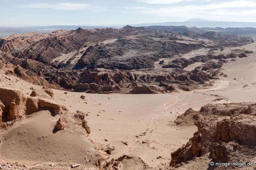 Mirador Cordillera de la Sal
San Pedro de Atacama
Schlüsselwörter: spärlich Landschaft Geologie karg Schönheit Erosion Felsen karg malerisch Gebirge Sonne Salz Weite Naturschönheit Wüste Ruhe Klima Sand Trockenheit Einsamkeit Leere Stille Naturschutz geschützt trocken entlegen Natur archaisch menschenleer ursprüngl