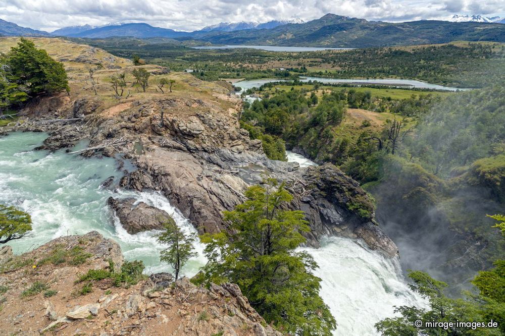 Schlüsselwörter: Welle Fluss Wasser Wasserfall Kaskade Schönheit wild weich Natur natürlich sauber romantisch ursprünglich türkis Harmonie kalt türkis kalt entspannend sensibel kraftvoll Umwelt Umweltverschmutzung fliessen Ruhe Meditation Entspannung frisch malerisch