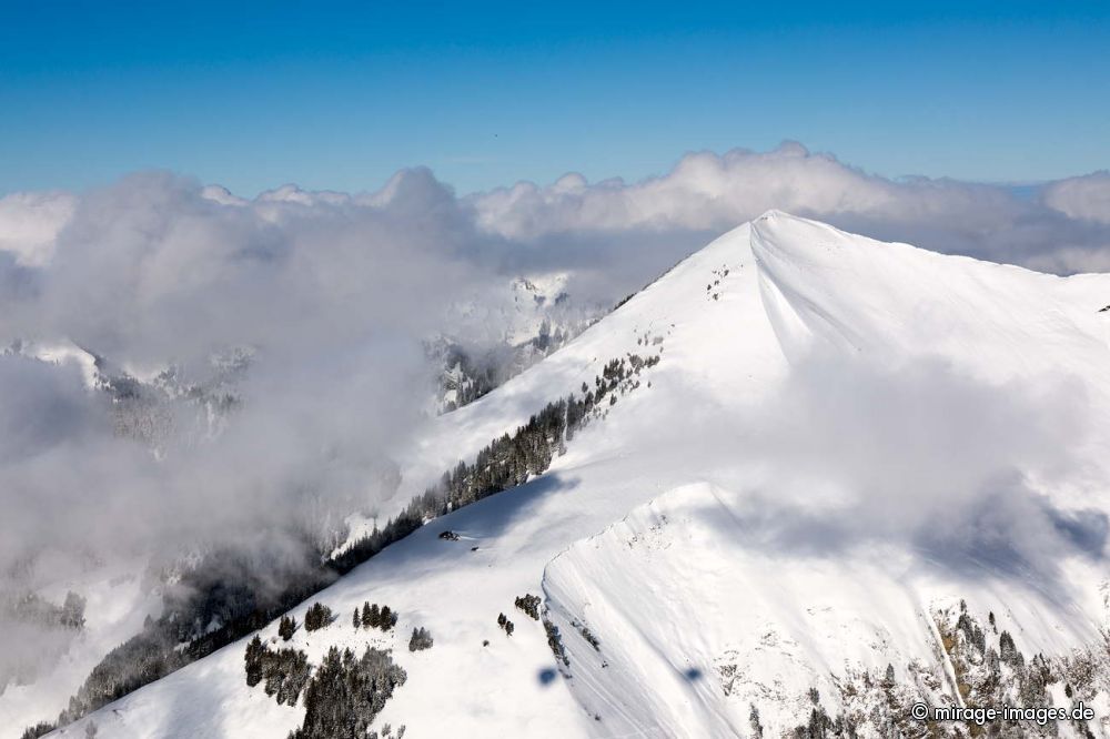 40th International Hot Air Balloon Festival - view out of a balloon flying over the swiss mountains
Chteau-dx
