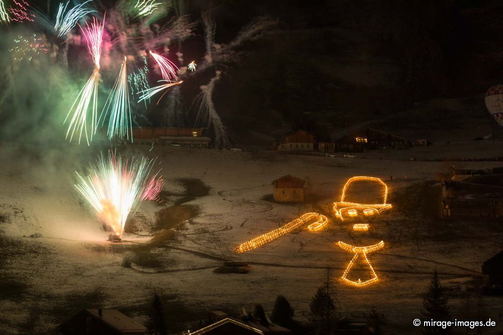 Nightglow at the 40th International Hot Air Balloon Festival, dedicated to Charly Chaplin
Chteau-dx
