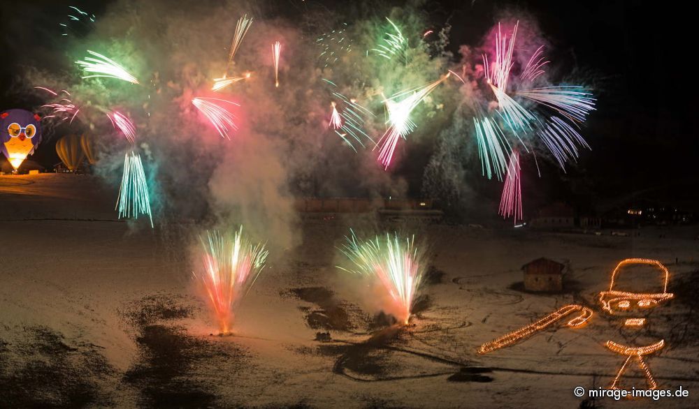 Nightglow at the 40th International Hot Air Balloon Festival, dedicated to Charly Chaplin
Chteau-dx
