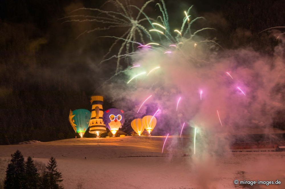 Nightglow at the 40th International Hot Air Balloon Festival, dedicated to Charly Chaplin
Chteau-dx
