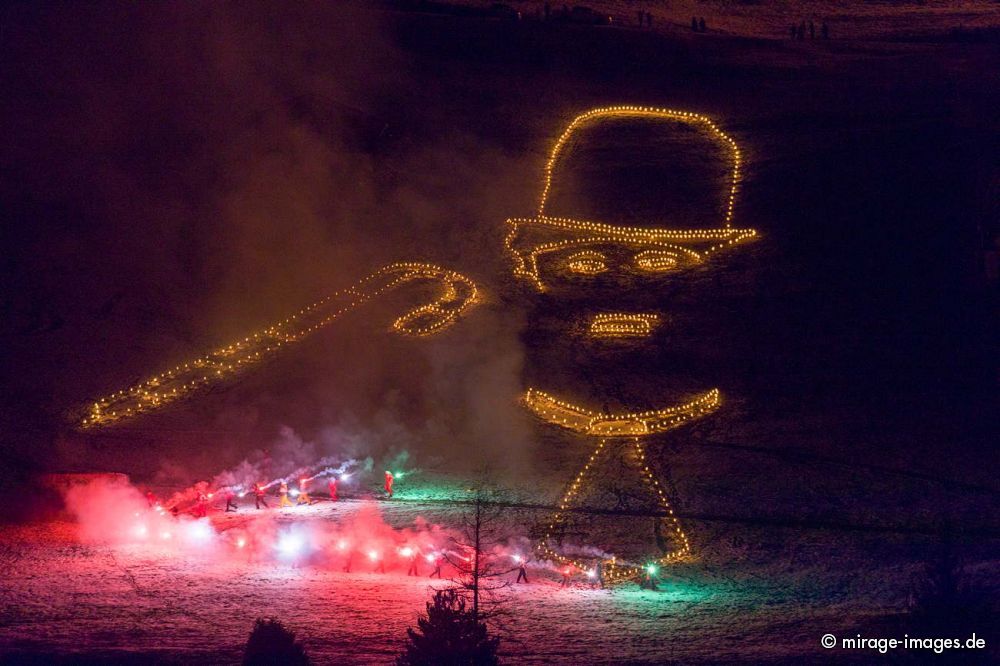 Nightglow at the 40th International Hot Air Balloon Festival, dedicated to Charly Chaplin
Chteau-dx
