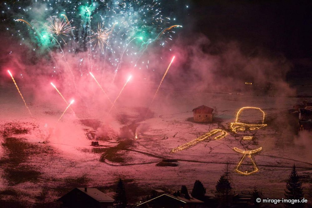 Nightglow at the 40th International Hot Air Balloon Festival, dedicated to Charly Chaplin
Chteau-dx
