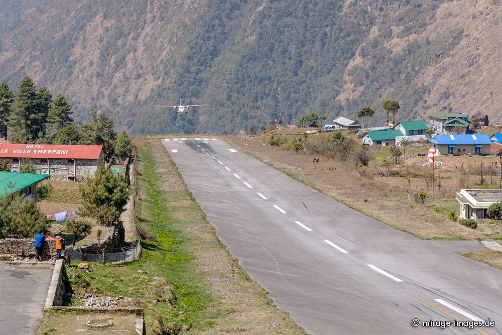 Landing Airplane
Luka Airport
