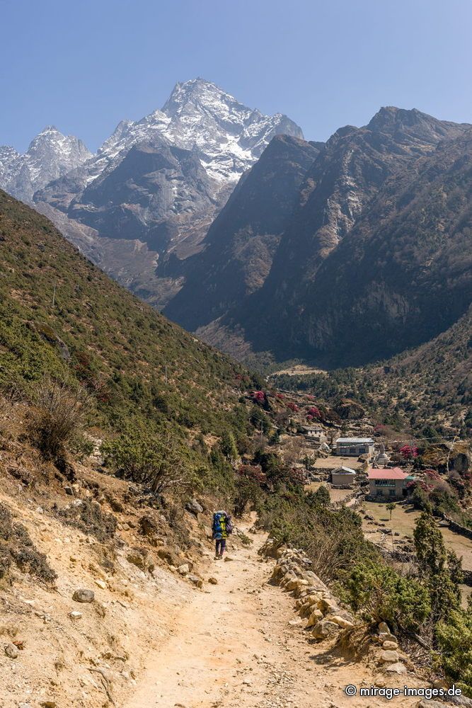 Thamo
Everest Base Camp Trekking Route
