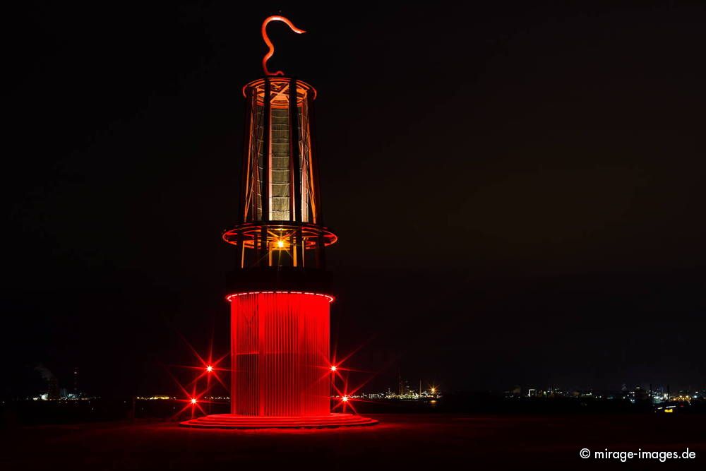 Das Geleucht (Grubenlampe) - Halde Rheinpreussen
Das Geleucht (Grubenlampe) auf der Halde Rheinpreussen
Schlüsselwörter: nachts nacht beleuchtet idyllisch Zauber Lichtkunst Kunst Stahlkonstruktion Szenerie Kunstlicht Licht Kulisse Design Ausblick luftig Hhe Aussichtsplattform Halde Abraumhalde rot zeitgenössisch Wahrzeichen Reminiszenz Errinnerung Bergbau Bergmann